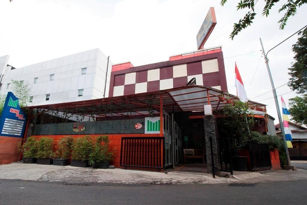 Mine Home Hotel Бандунг Экстерьер фото