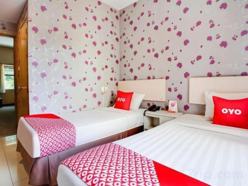 Mine Home Hotel Бандунг Экстерьер фото